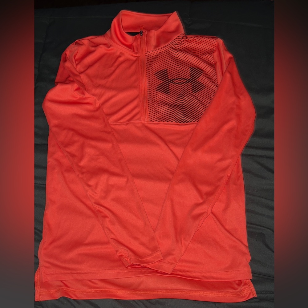 Youth XL under armor loose, fit heat gear, long sleeve quarter zip shirt